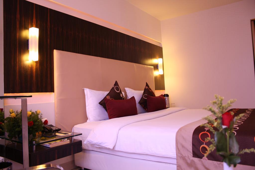 Quality Inn Residency Hyderabad Exterior photo